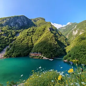  Hostel Riverside Komani Albanien